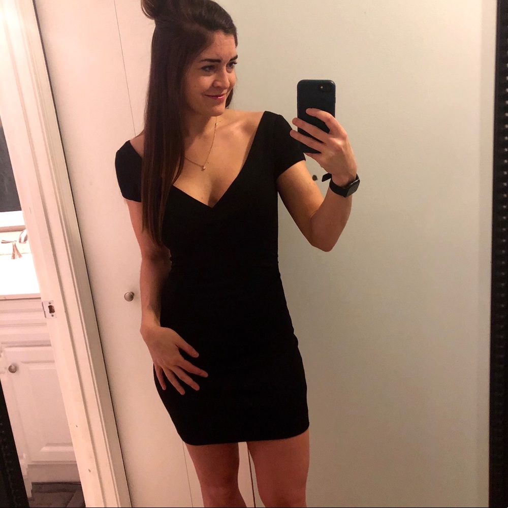 🔥Sexy DVF Off Shoulder Little Black Dress 🔥